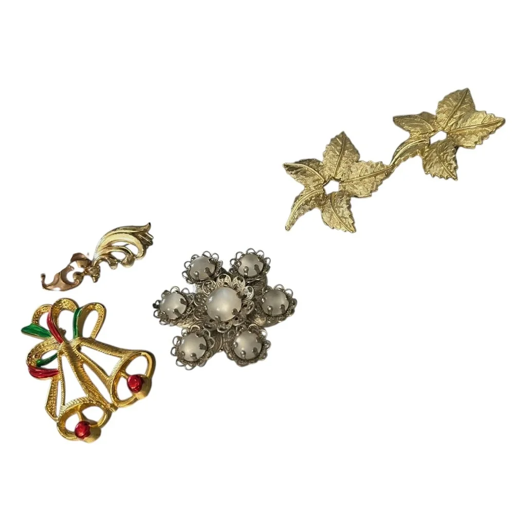 Lot of‎ 6 Vintage Brooches Christmas Bells Flower Leaf Accents Gold Tone